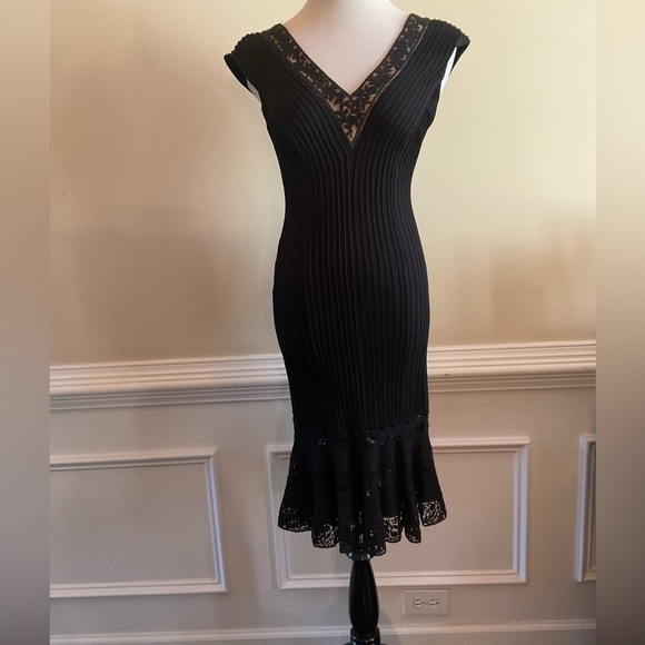 Tadashi Shoji Special Occasion Black Fitted Dress Lace Peplum Hem Size XS Tadashi Shoji Special Occasion Black Fitted Dress Lace Peplum Hem Size XS